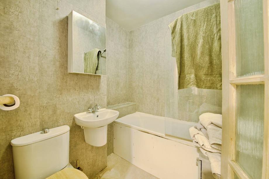Highwood Court, 975 High Road, London, N12 8QS — photograph 3