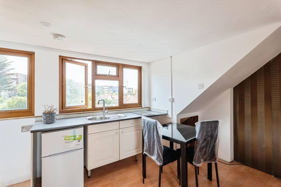 Brook Road, London — studio for rent