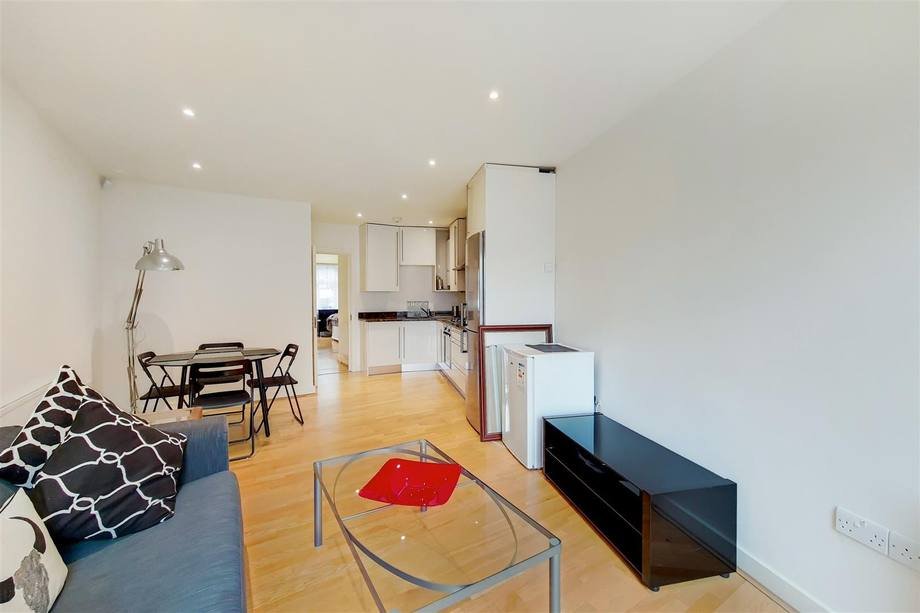 Torrington Park, North Finchley, N12 — flat for rent