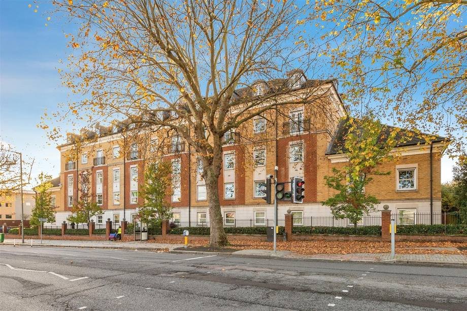 Solomons Court, N12 0AW